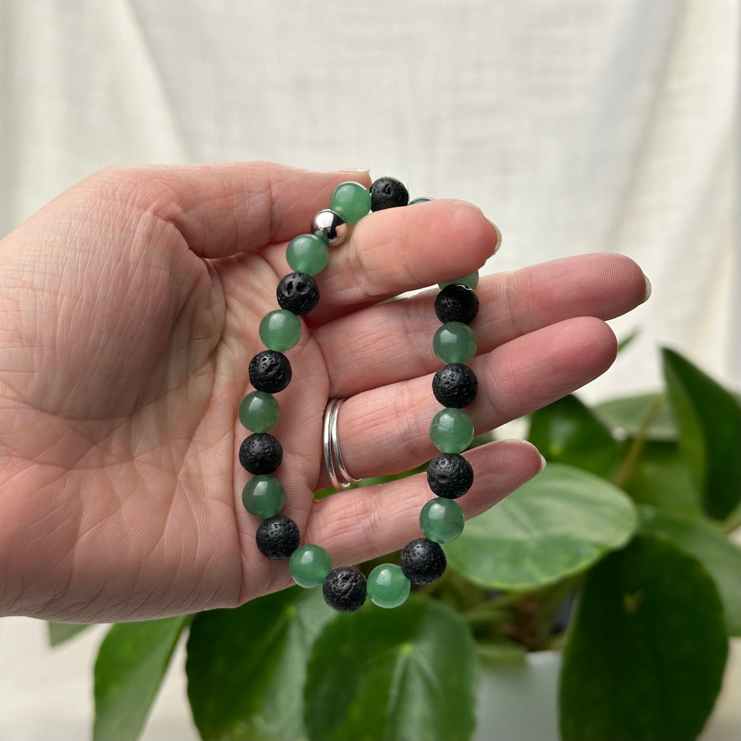 Mix Lavasteen en aventurijn armband